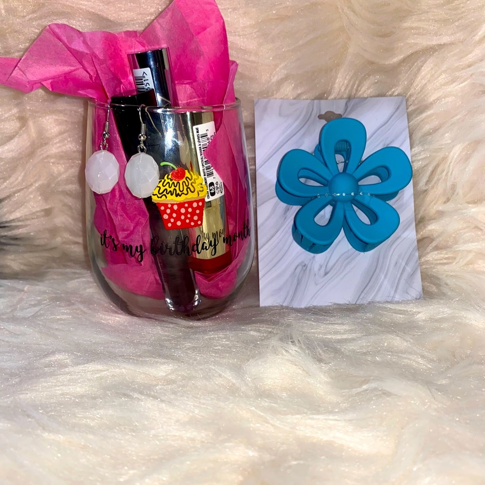 Birthday Wine Glass Gift Bundle - Picture 1 of 12